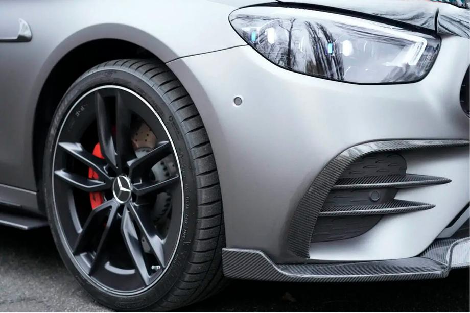 Mercedes E-klasse W213 2016–2023 Front bumper lip spoiler (til AMG-Line 2020+, tør carbon) Foto 6