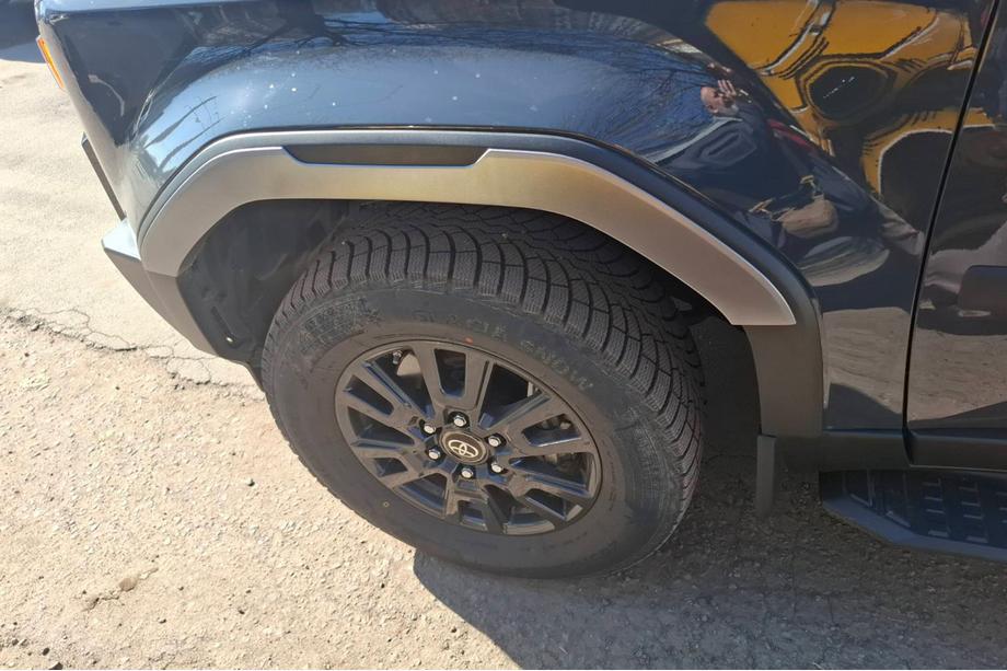 Toyota Land Cruiser Prado 250 2023– Hjulskærmslister Foto 3