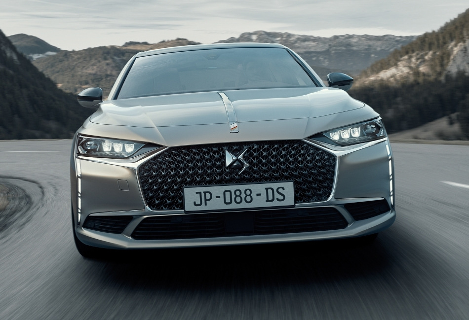 Test af DS 9: Luksus og teknologi i en premium-sedan