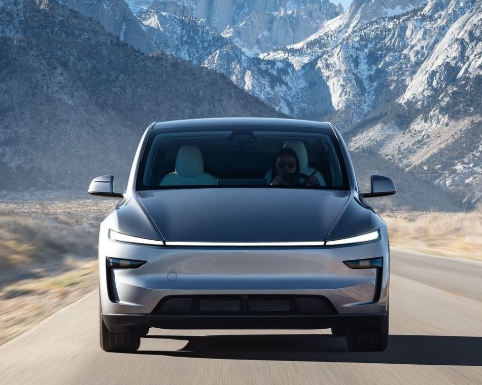 Tesla Model Y 2025 anmeldelse: El-crossover på et nyt niveau