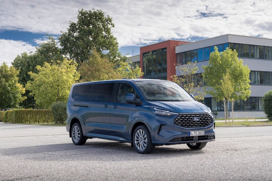 Test af minivanen Ford Tourneo Custom 2024