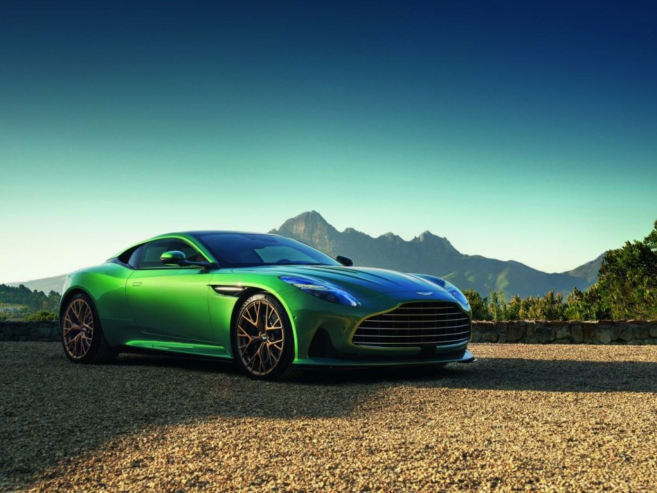 Test af sports-coupéen Aston Martin DB12 2024