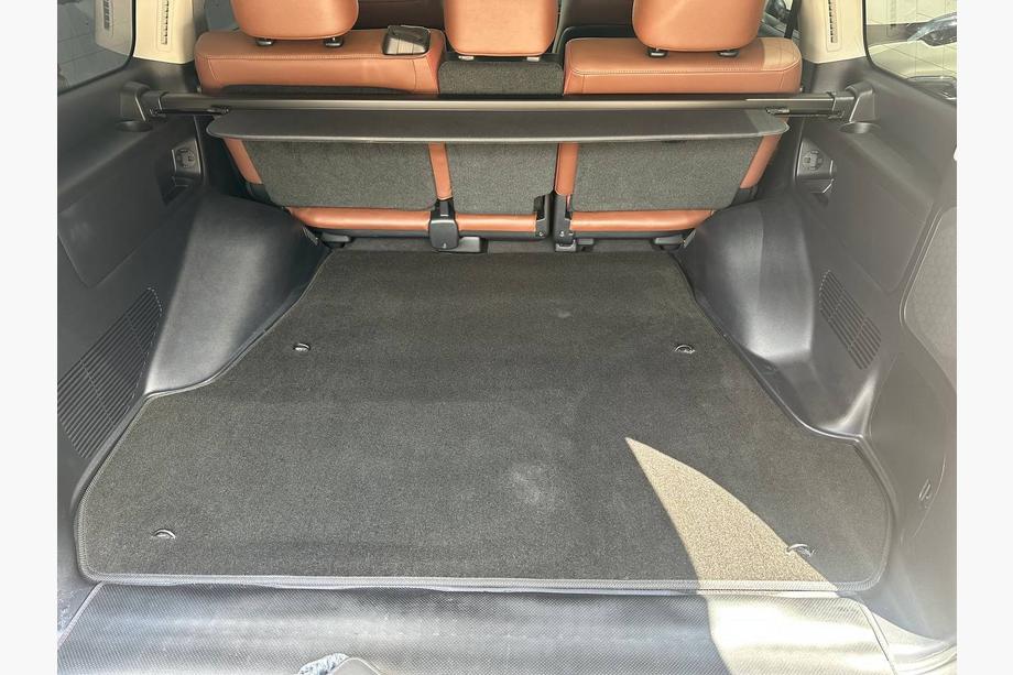Toyota Land Cruiser 200 2007–2021 Tekstil bagagerumsmåtte Premium V-1 (5 sæder, sort) Image