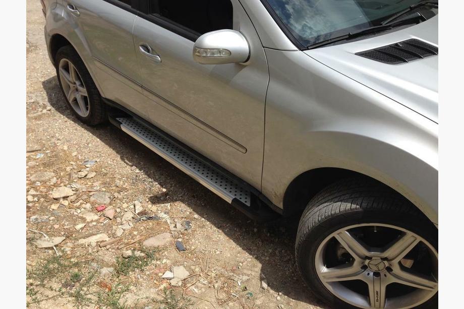Mercedes ML W164 2005–2011 Sidetrin Allmond Grey (2 stk., aluminium) Foto 4
