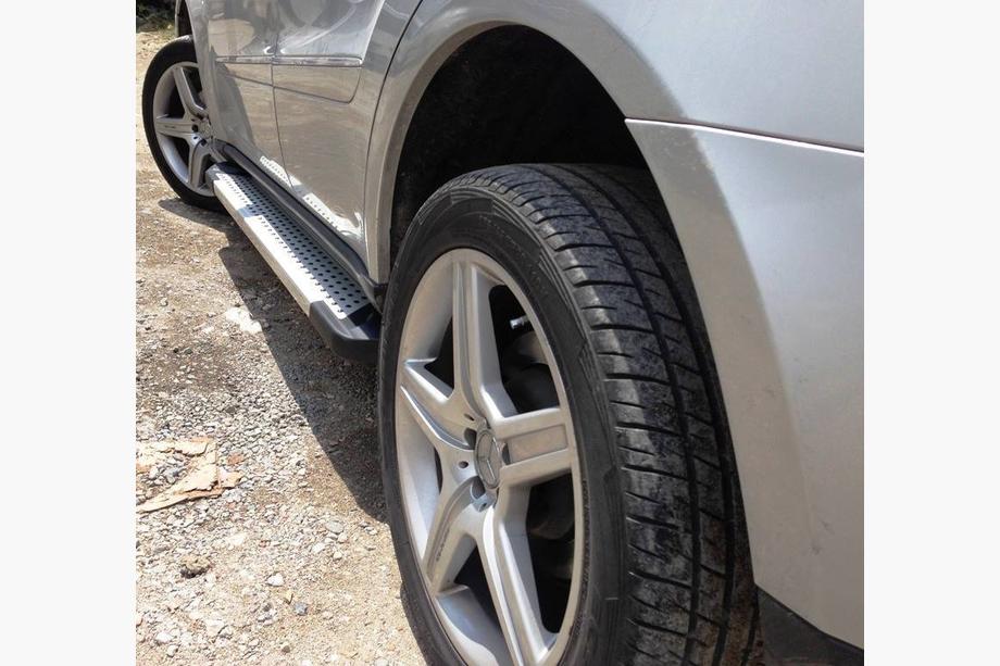 Mercedes ML W164 2005–2011 Sidetrin Allmond Grey (2 stk., aluminium) Foto 5