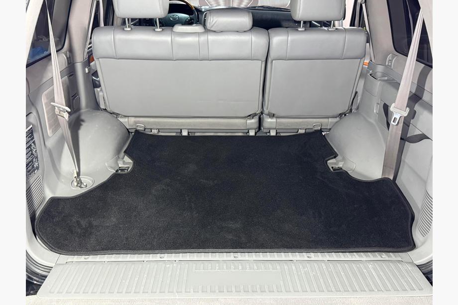 Toyota Land Cruiser 100 1998–2007 Tekstil bagagerumsmåtte Premium 2 stk. sort (7 sæder) Image