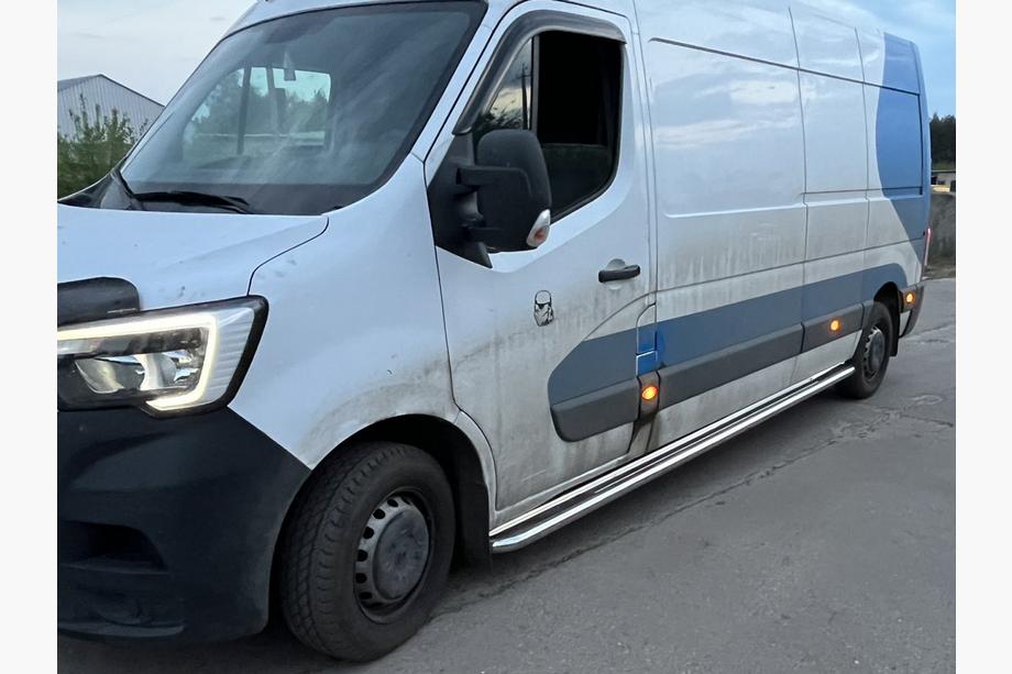 Nissan NV400 2010–2024 Premium sidetrin (2 stk., rustfrit stål) 60 mm, lang akselafstand Foto 4
