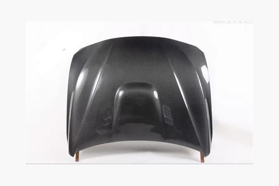 BMW 4-serie F32/F33/F36 2012–2020 Motorhjelm V2 (kulfiber) Image