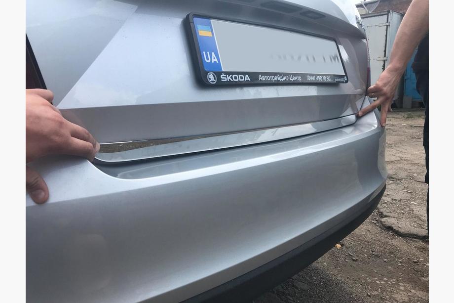 Skoda Rapid 2012–2019 Bagklapskantliste (rustfrit stål) Carmos - Tyrkisk stål Image