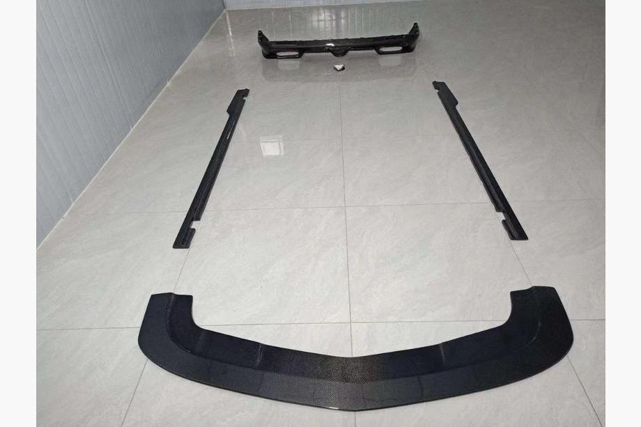 Dodge Challenger 2008–2023 Bodykit-sæt Carbon FullSet Image