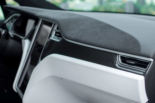Hvorfor knirker instrumentbrættet i bilen – og sådan fikser du det?