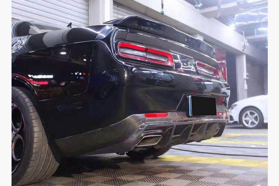Dodge Challenger 2008–2023 Bagkofangerdiffuser (carbon) Image