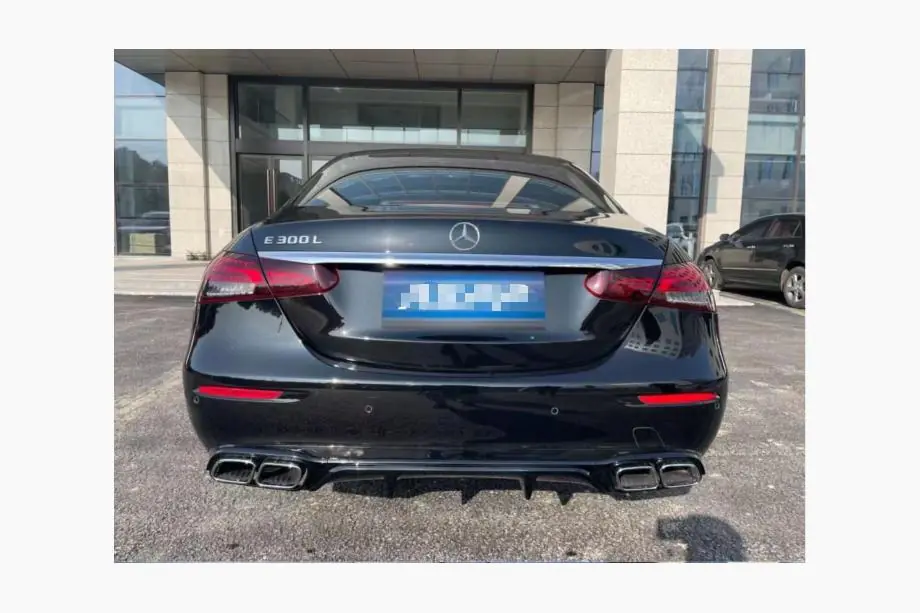 Mercedes E-klasse W213 2016–2023 Bagdiffuser med udstødningsender Silver (til Base, Design E63 2020-2024) Foto 1