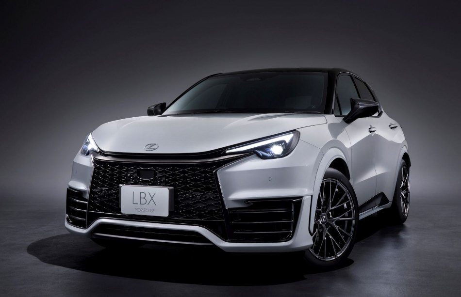 Test af Lexus LBX 2025: Kompakt crossover med premiumpræg