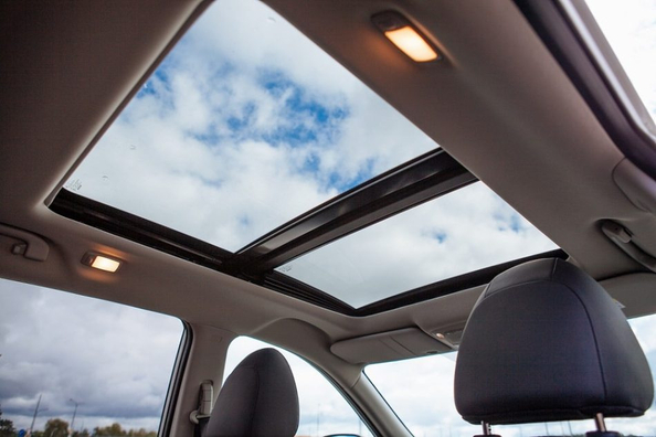 Panoramatag i bilen: fordele og ulemper