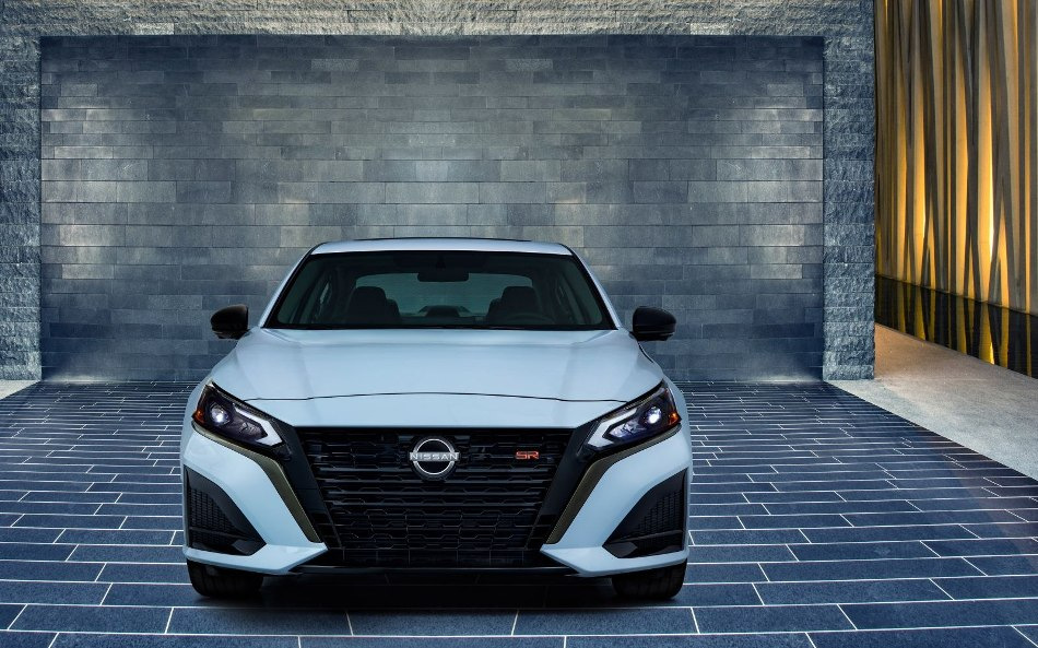 Opdateret Nissan Altima: nyt blik på den klassiske sedan