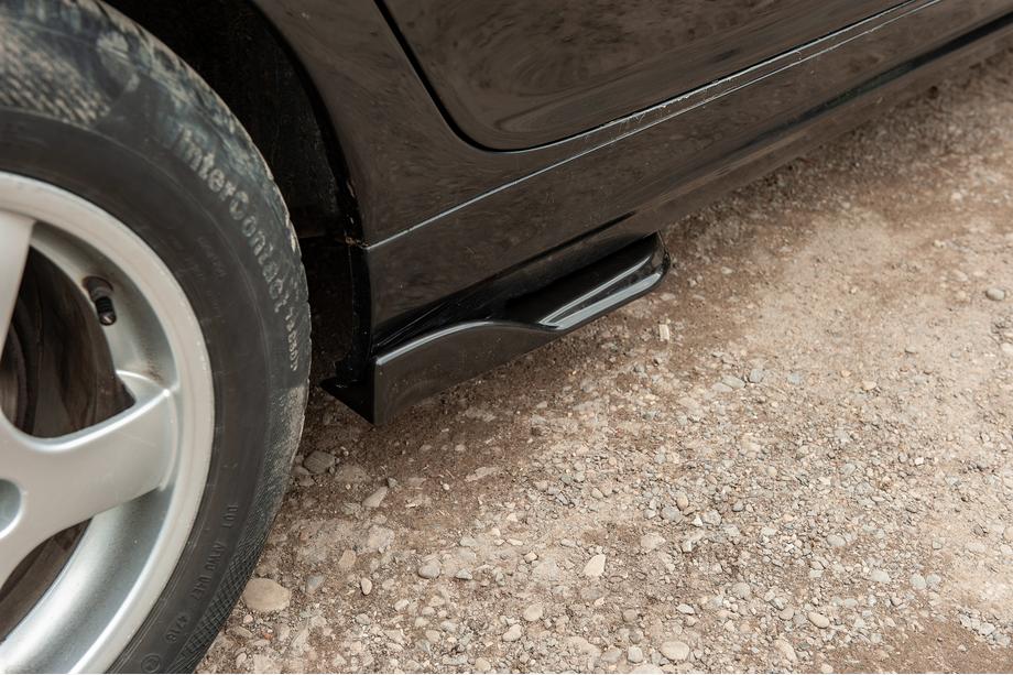 Universelle side skirt flaps type-E (2 stk., sort højglans, ABS-plast) Foto 2