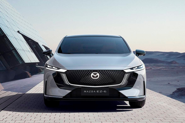 Anmeldelse af hybrid-liftbacken Mazda EZ-6