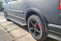 Volkswagen T5 Caravelle 2004–2010 Side trinbrætter X5-type sort (2 stk., aluminium) Kort akselafstand foto 4