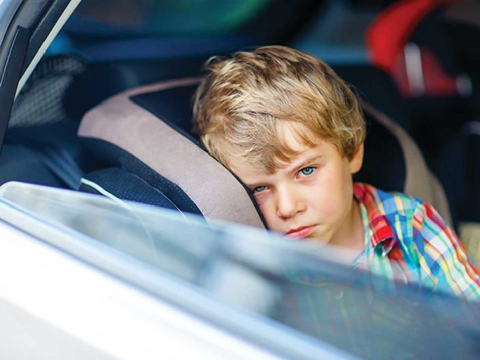 Hvad gør du, hvis dit barn bliver køresygt i bilen?