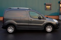 Peugeot Partner Tepee 2008–2018 Tagrælinger Skyport (mat grå) foto 6