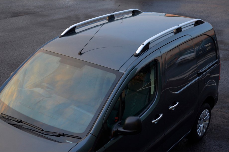 Peugeot Partner Tepee 2008–2018 Tagrælinger Skyport (mat grå) Image