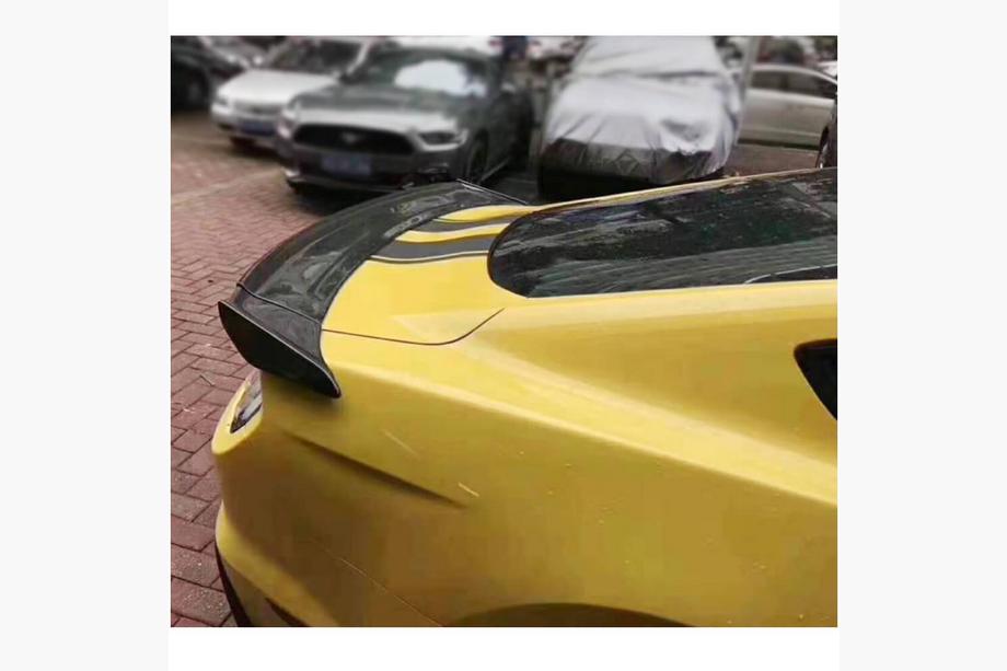 Ford Mustang 2015–2023 Spoiler V8 (Carbon) Foto 2