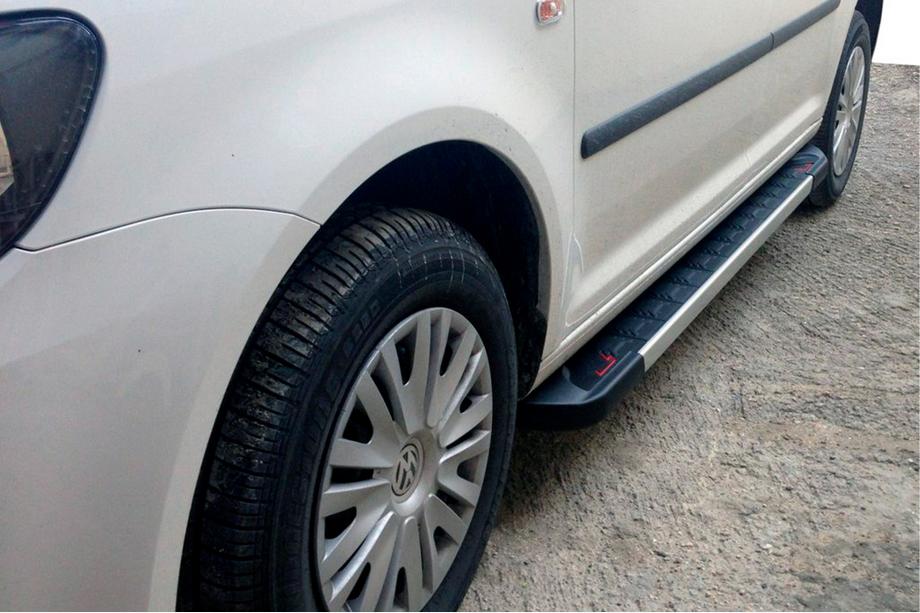 Volkswagen Caddy 2004–2010 Sidetrin Red-style (2 stk., alu) Maxi-basis Image