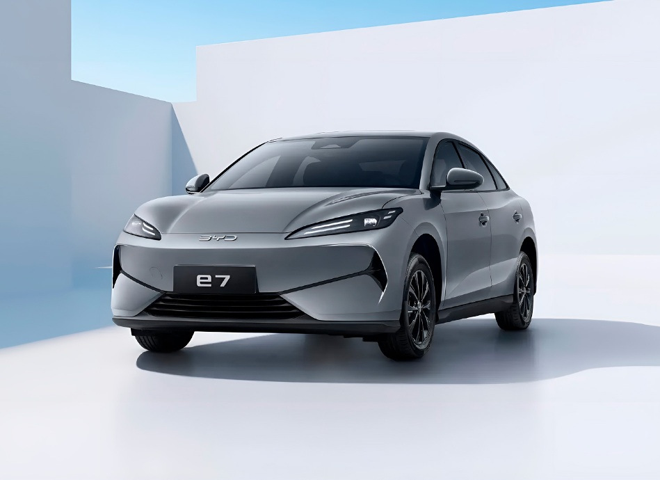 Test af BYD E7 2025: Prisvenlig el-sedan til byen