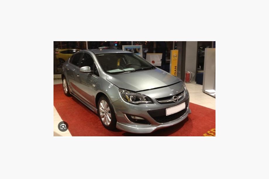 Opel Astra J 2009–2015 Nederste frontspoilerlæbe 2012-2015 (til lakering) Foto 1