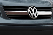 Volkswagen T5 Transporter 2003–2010 Midterste grilllister (2 stk., rustfrit stål) OmsaLine - italiensk rustfrit stål foto 1
