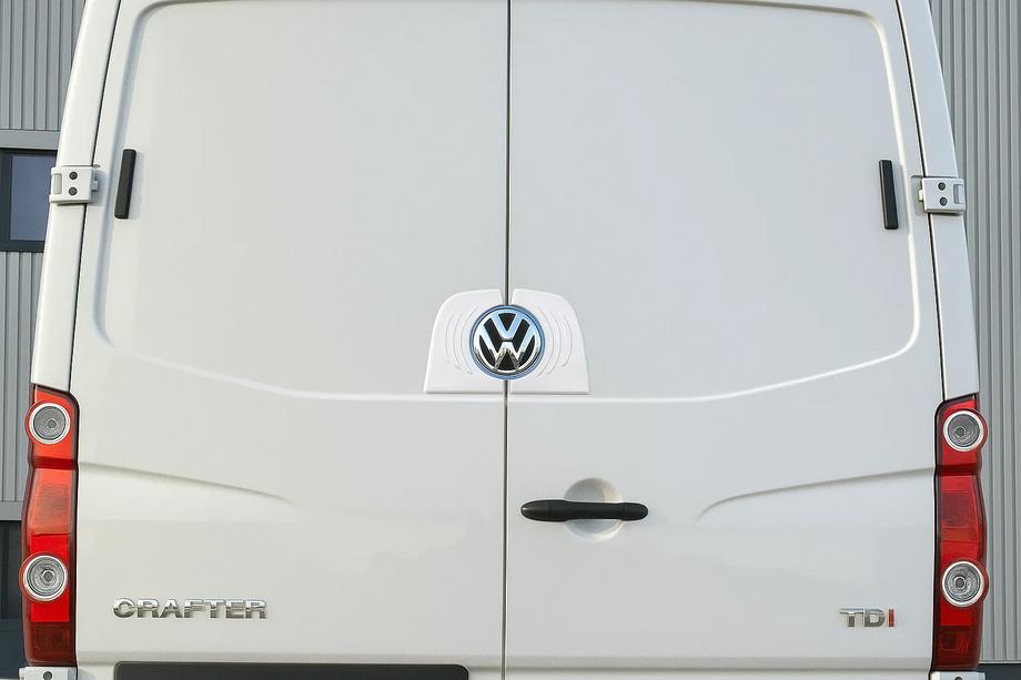 Volkswagen Crafter 2006–2016 Baglogo-ramme i rustfrit stål Image
