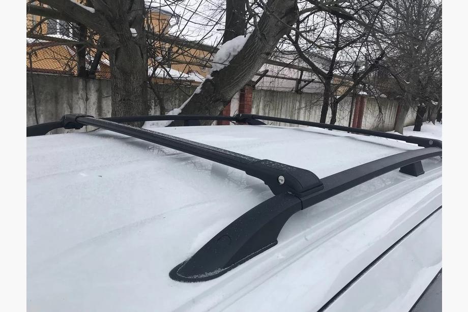 Kia Carnival 2021– Tagbøjler (tværstænger) til standard tagrælinger, låsbare WingBar V1 (2 stk) Op til 140 cm, grå Foto 4