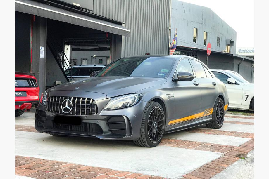 Mercedes C-klasse W205 2014–2021 Karrosserikitsæt med bagdiffuser (design Black Mamba C63GT) Foto 1