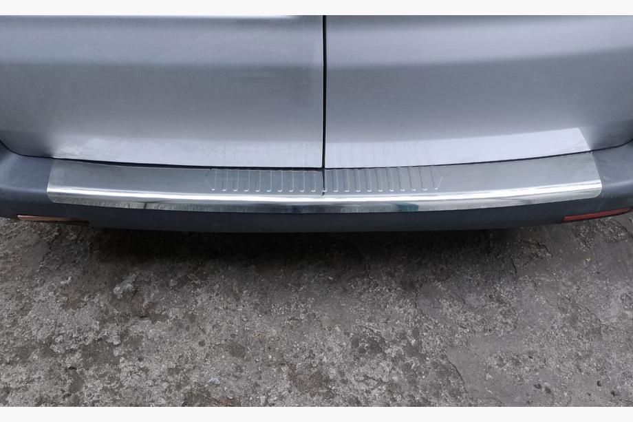 Volkswagen T5 Caravelle 2004–2010 Bagkofangerbeskytter med ombuk (Carmos V1, rustfrit stål) Foto 4