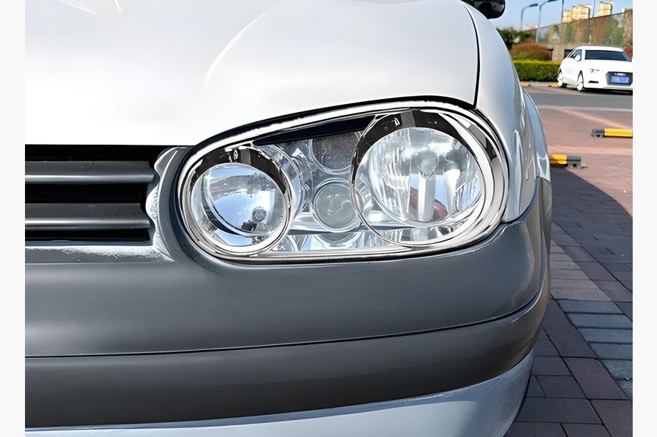 Volkswagen Golf 4 1997–2006 Krom forlygterammer "briller" V2 (2 stk., plast) Image