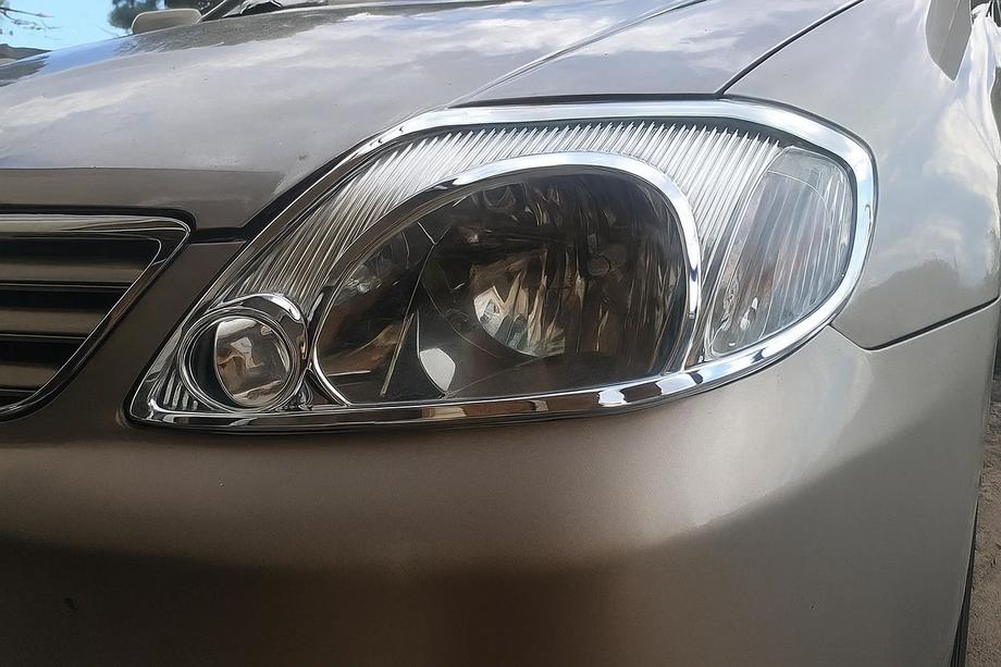 Toyota Corolla 2002–2007 Forlygteafdækninger V1 (2002-2004, 2 stk., plast) Image