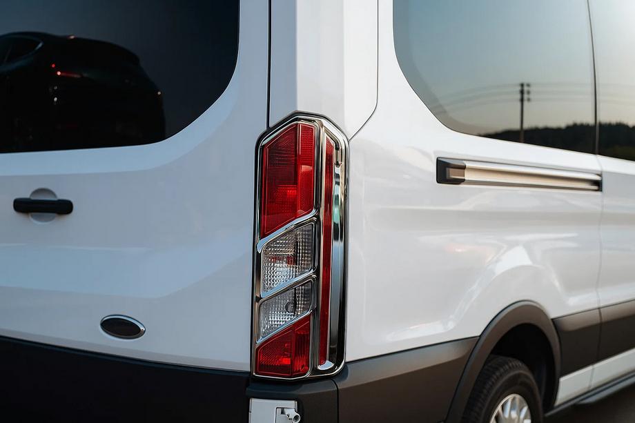 Ford Transit 2014– Baglygterammer (2 stk., plast) Image