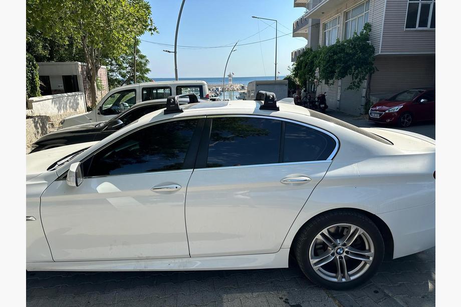 BMW 5-serie F10/F11 2010–2016 Tagbøjler (tværstænger) til originale monteringspunkter Ecem V3 (2 stk) Sort, 110 cm Foto 5