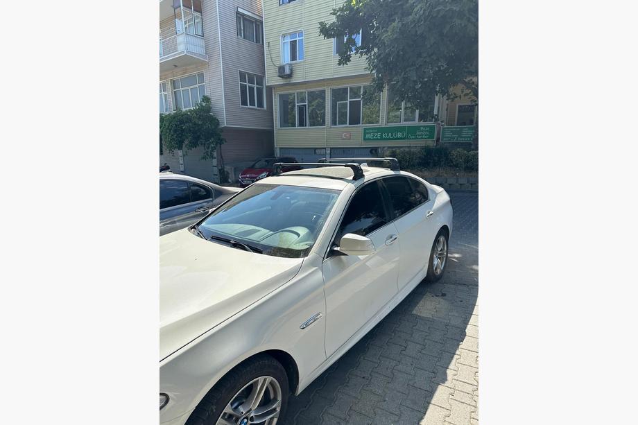BMW 5-serie F10/F11 2010–2016 Tagbøjler (tværstænger) til originale monteringspunkter Ecem V3 (2 stk) Sort, 110 cm Foto 6