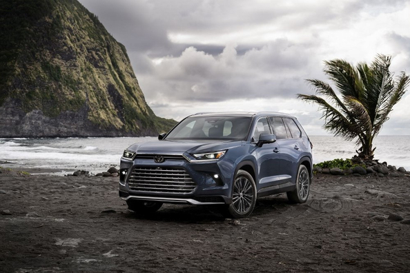 Test af Toyota Grand Highlander: Rummelig familiecrossover