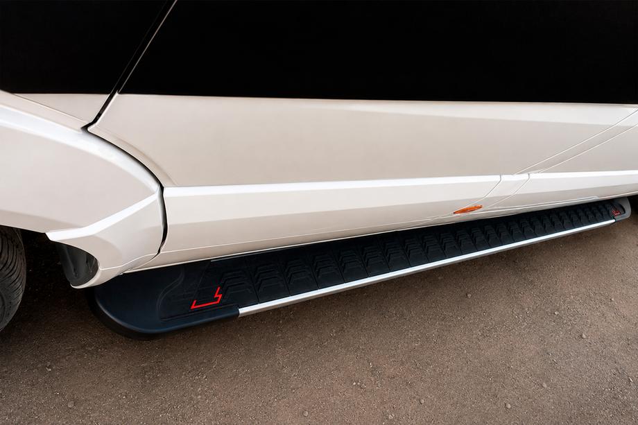 Volkswagen Crafter 2006–2016 RedLine V1 sidetrin (2 stk., aluminium) Lang/Ekstra lang Image