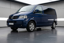 Volkswagen T5 Caravelle 2004–2010 Maydos V1 sidetrin (2 stk., aluminium ↗ rustfrit stål) Kun til kort akselafstand foto 1