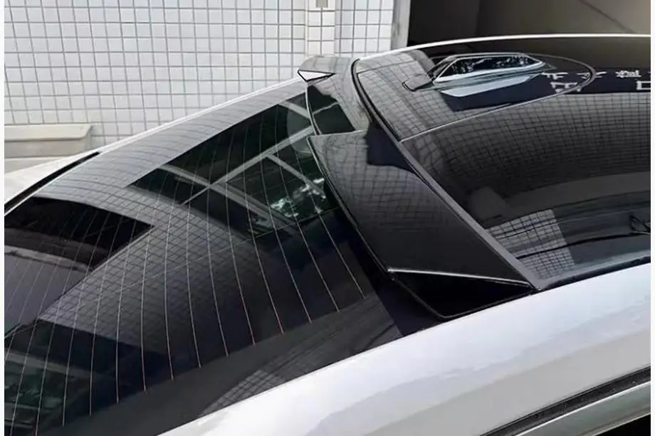 BMW 5/i5-serie G60/G60E/G61 2023– M4-Style bagklapspoiler (sort højglans) Image
