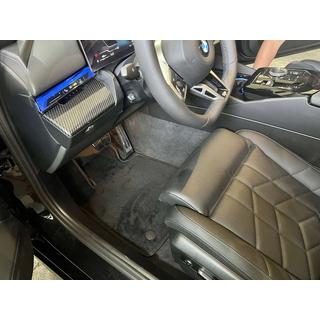 Premium tekstilmåtter (til G60/61, sort) BMW 5/i5-serie G60/G60E/G61 2023– foto 1