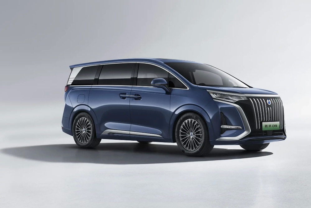 Anmeldelse af Denza D9 EV: Luksuriøs elektrisk minivan