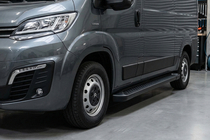 Fiat Ducato 2006–2025 Allmond Black sidetrin (2 stk., aluminium) Mellem akselafstand foto 1