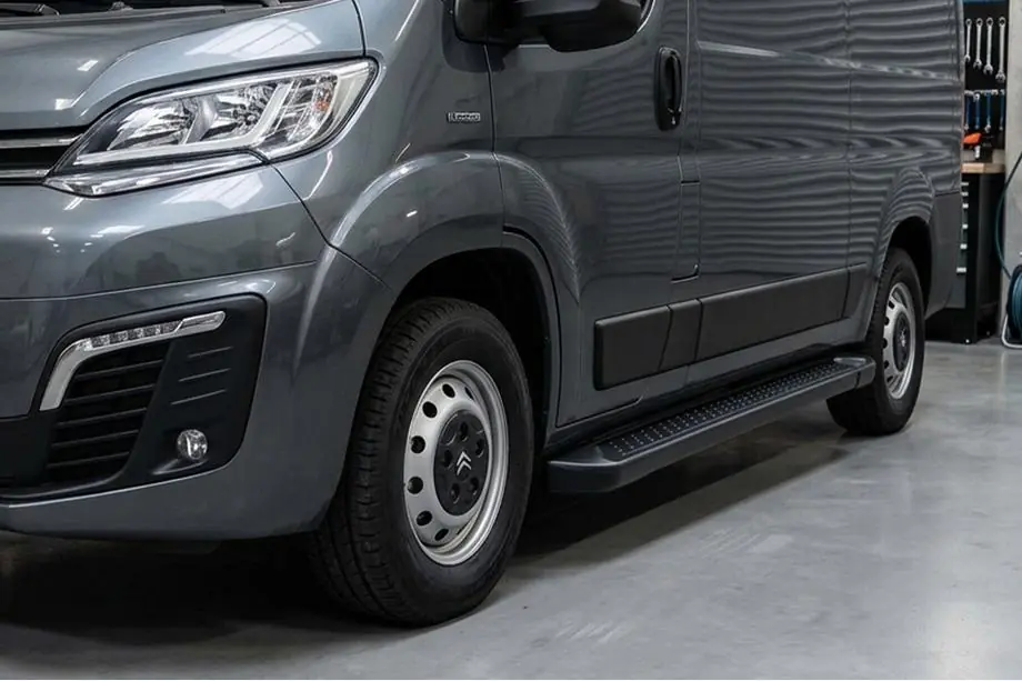 Fiat Ducato 2006–2025 Allmond Black sidetrin (2 stk., aluminium) Image