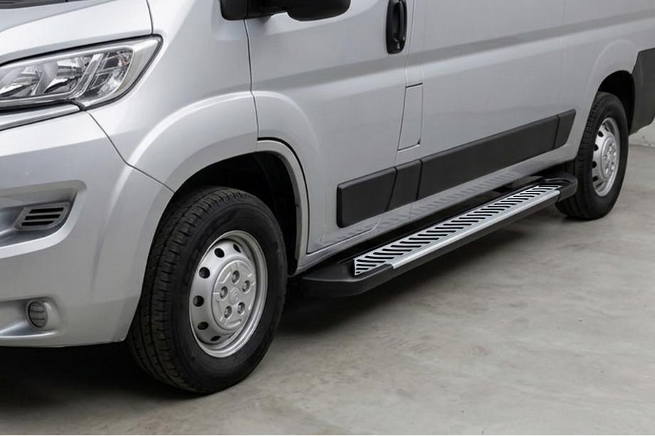 Fiat Ducato 2006–2025 Sidetrin Line (2 stk., aluminium) Image