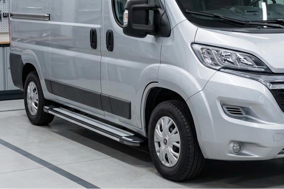 Fiat Ducato 2006–2025 Rainbow sidetrin (2 stk., aluminium) Image